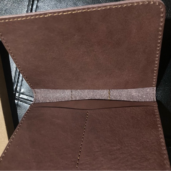 Passport Men’s Case Genuine Leather Color Brown - Picture 14 of 15